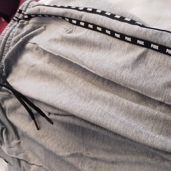 Large cut more like med sweatpants - Picture 5 of 8